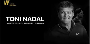Porträt von Toni Nadal, Trainer und ehemaliger Tennisspieler, mit lächelndem Gesicht.
