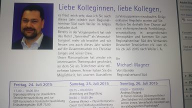 Porträt eines Mannes, umgeben von Text mit Informationen zu einem Termin.